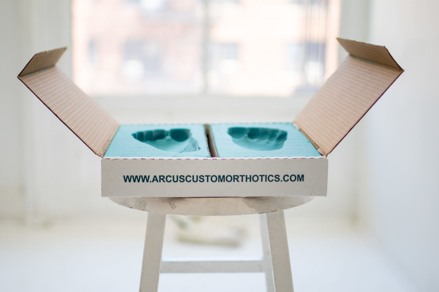 custom molds of your feet in a shipping box